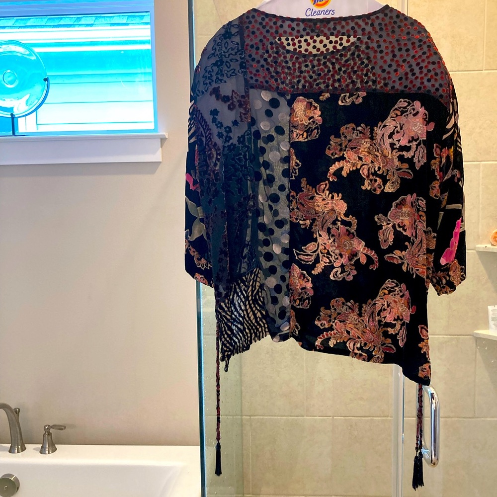 Beautiful blouse with velvet interlays and side drawstrings